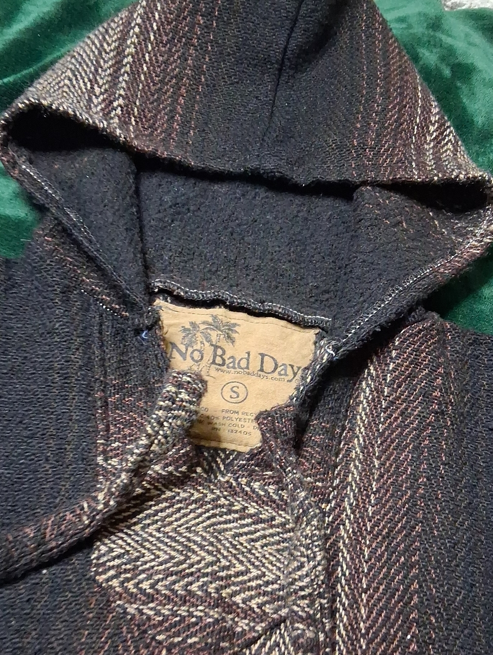 Men’s Zip-Up Hooded Sweater in Black with Brown Accent